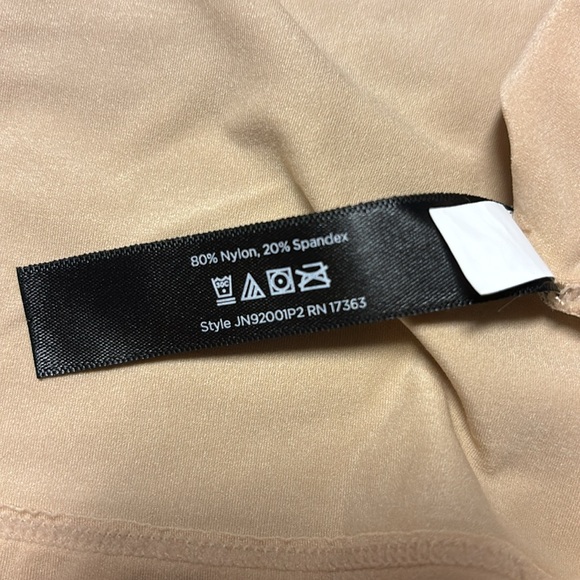 Lot of  Basic Tank tops - Picture 8 of 15